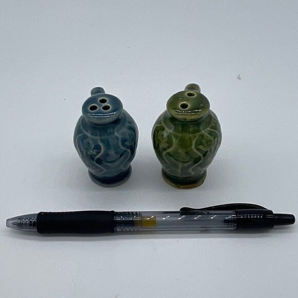 Mini Salt & Pepper Shaker Ceramic Hand Painted - Picture 1 of 9